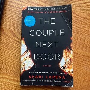 The Couple Next Door book 308pgs 🎉host pick🎉